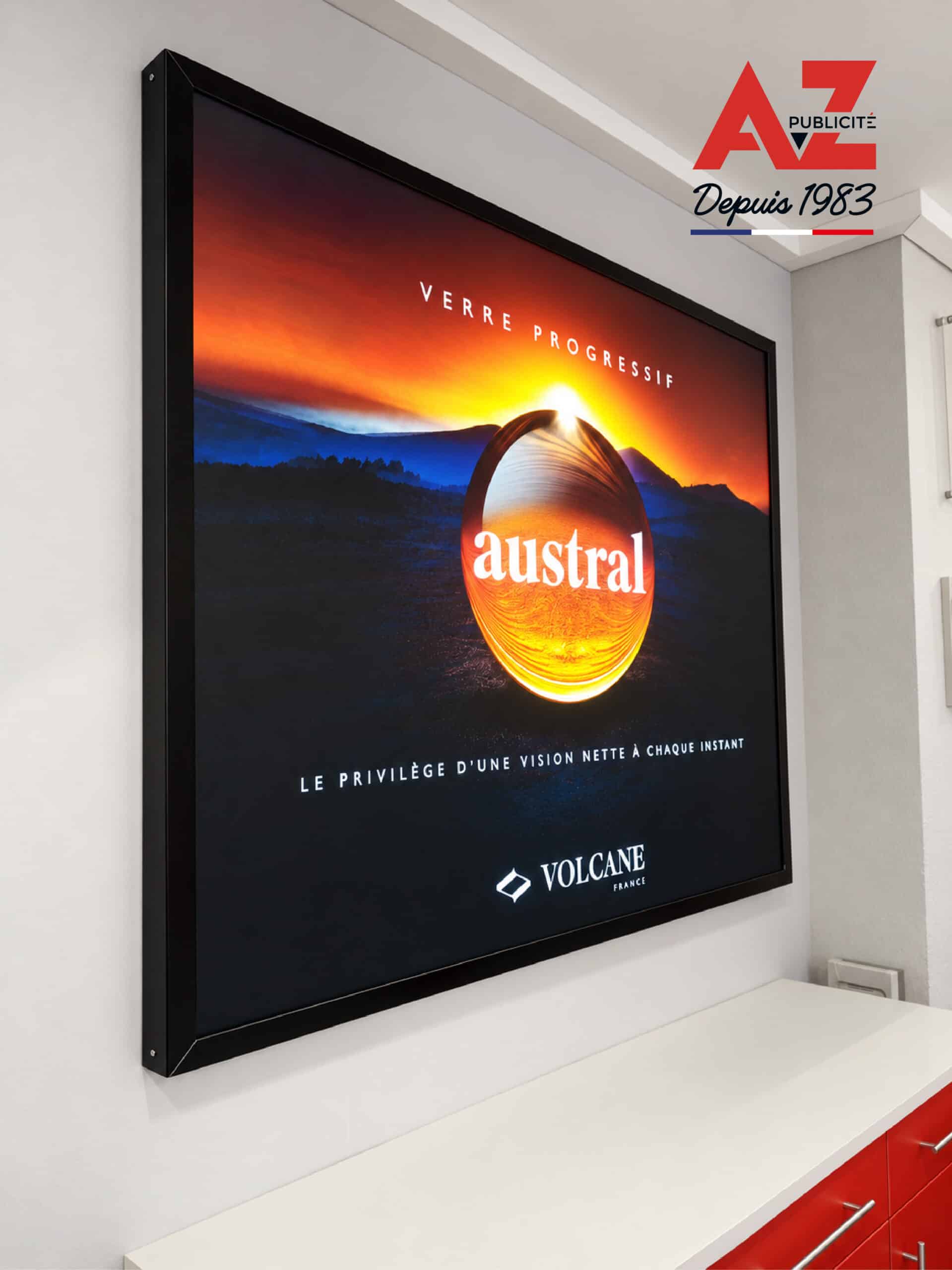 Cadre noir rétroéclairé présentant le visuel Austral de Volcane chez Optiq Danjoutin